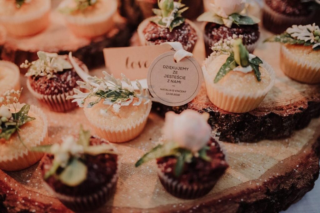 food, eat, styling, decor, giveaways, cupcake, flowers, event, beautiful flowers, love, flower background, wedding, nature, presentation, still, brown love, flower wallpaper, brown food, brown wedding, brown presentation, brown event, brown eating
